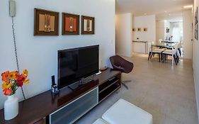 Apartamento de 2 quartos com varanda e vaga de garagem no Leme!